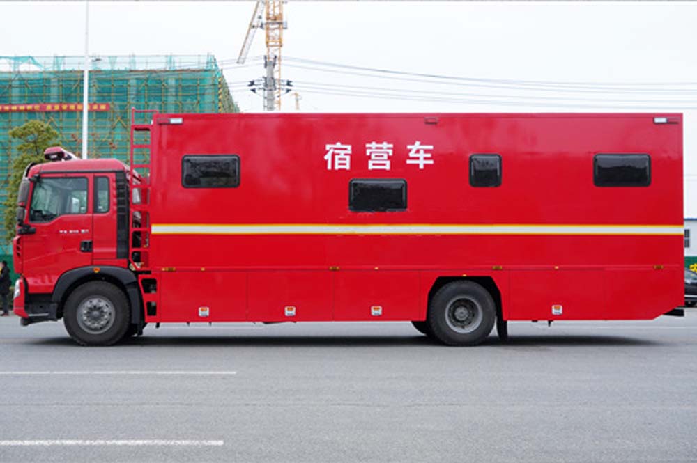 重汽單橋6人宿營車圖片3