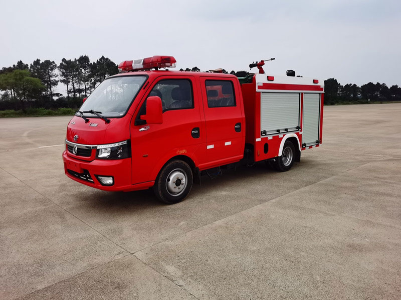 東風途逸1噸水罐消防車圖片1